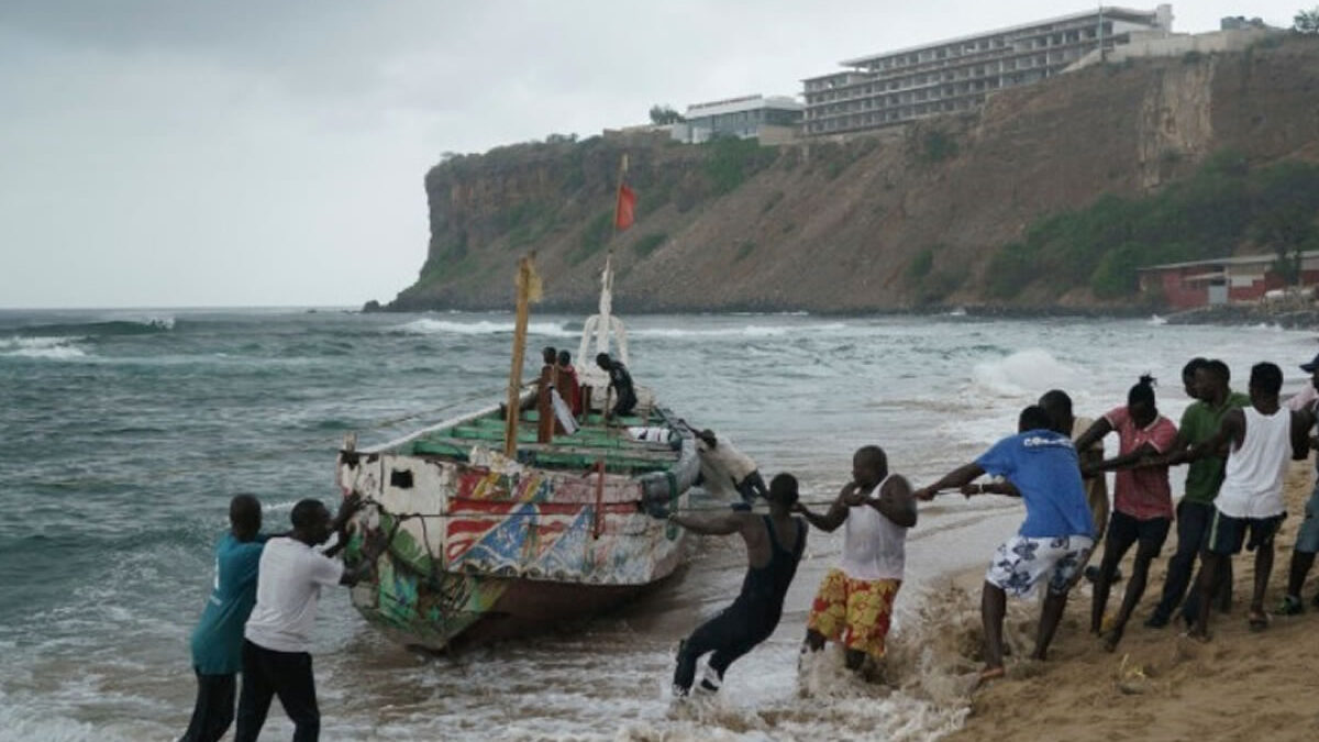 Hallan 30 cadáveres en una embarcación de migrantes frente a Senegal