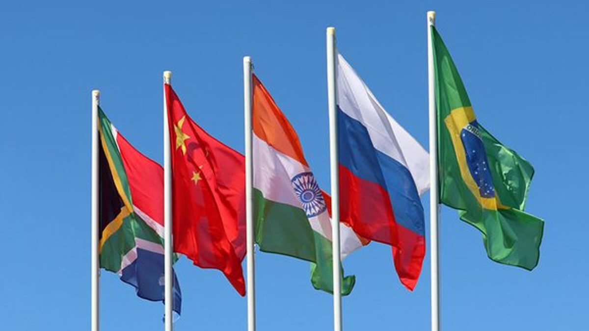 China afirma que los Brics se han convertido en una fuerza constructiva para mantener la paz mundial