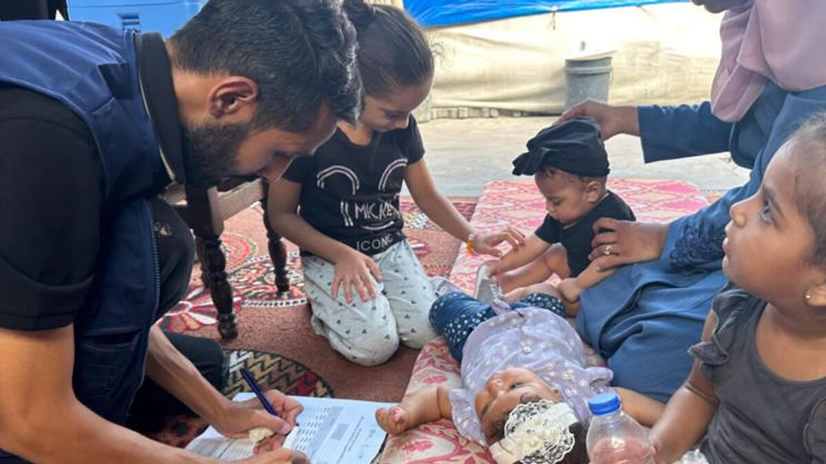 En medio de una crisis sanitaria, miles de niños en Gaza son vacunados contra la polio