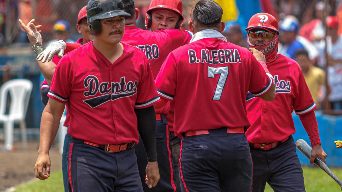 Los Dantos pegan primero en la serie final del Pomares 2024 ante Tigres de Chinandega