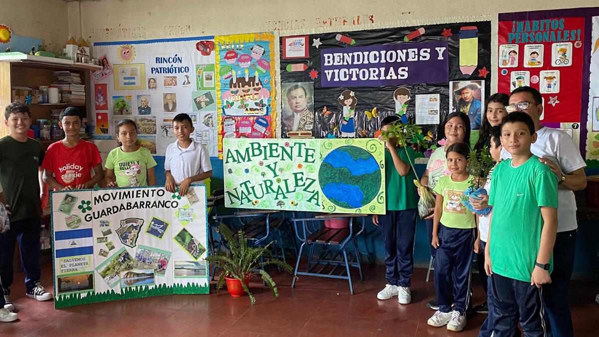 Estudiantes destacan ejes de la estrategia nacional de Educación