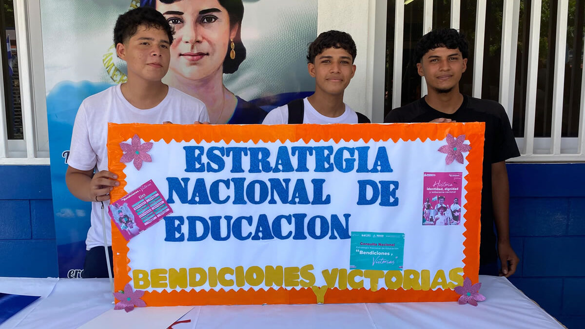 Estudiantes presentan murales alusivos a la Estrategia Nacional de Educación