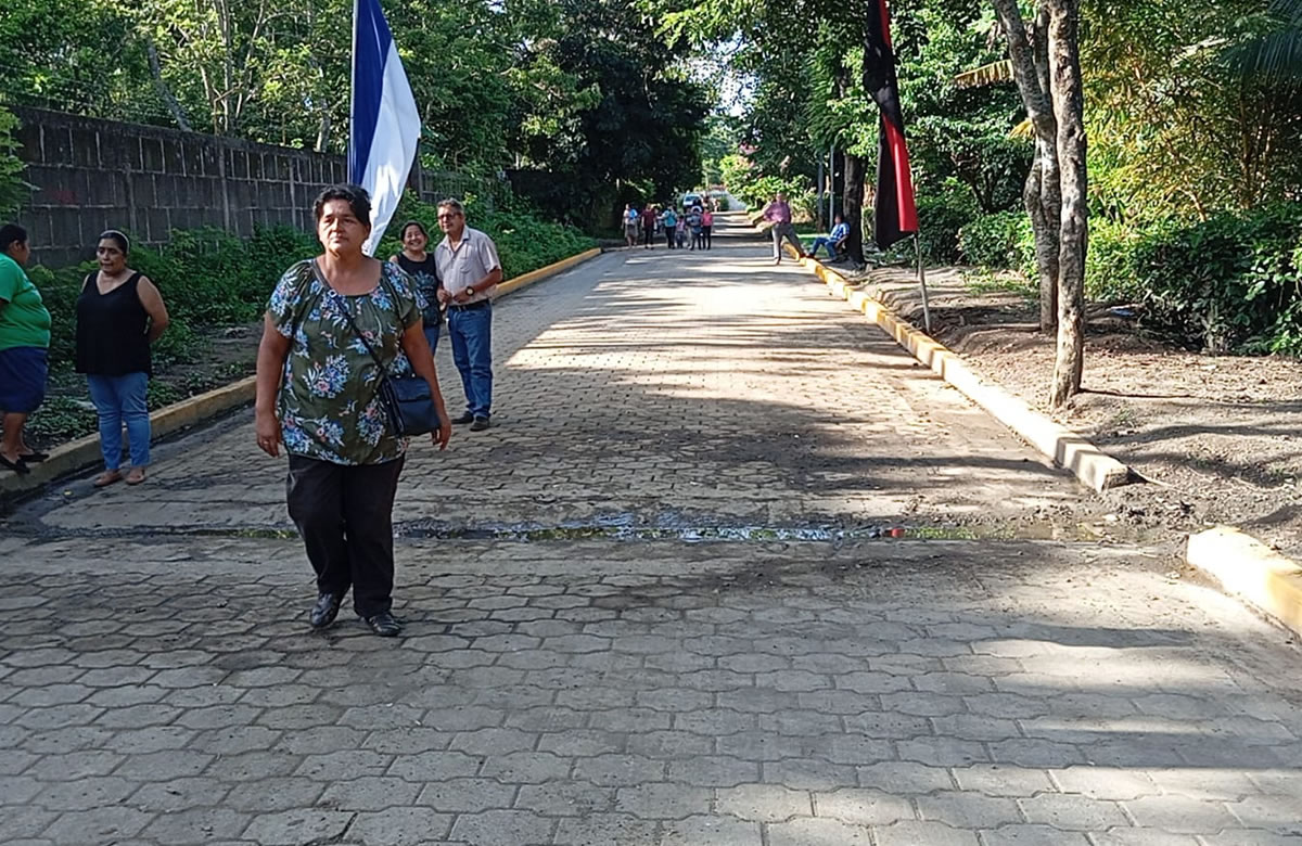 Familias de San Marcos celebran nuevas calles adoquinadas