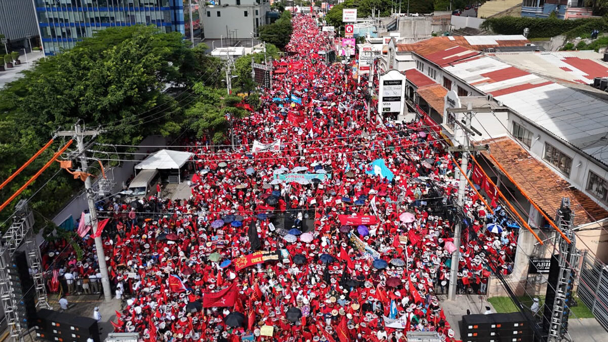 Miles de hondureños salen a las calles en rechazo a intentos golpistas por parte de EE.UU.