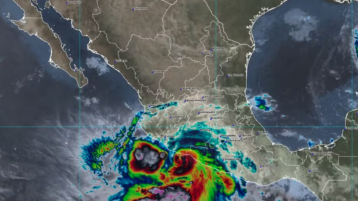 John se intensifica a huracán categoría 1 generando intensas lluvias en el pacífico de México