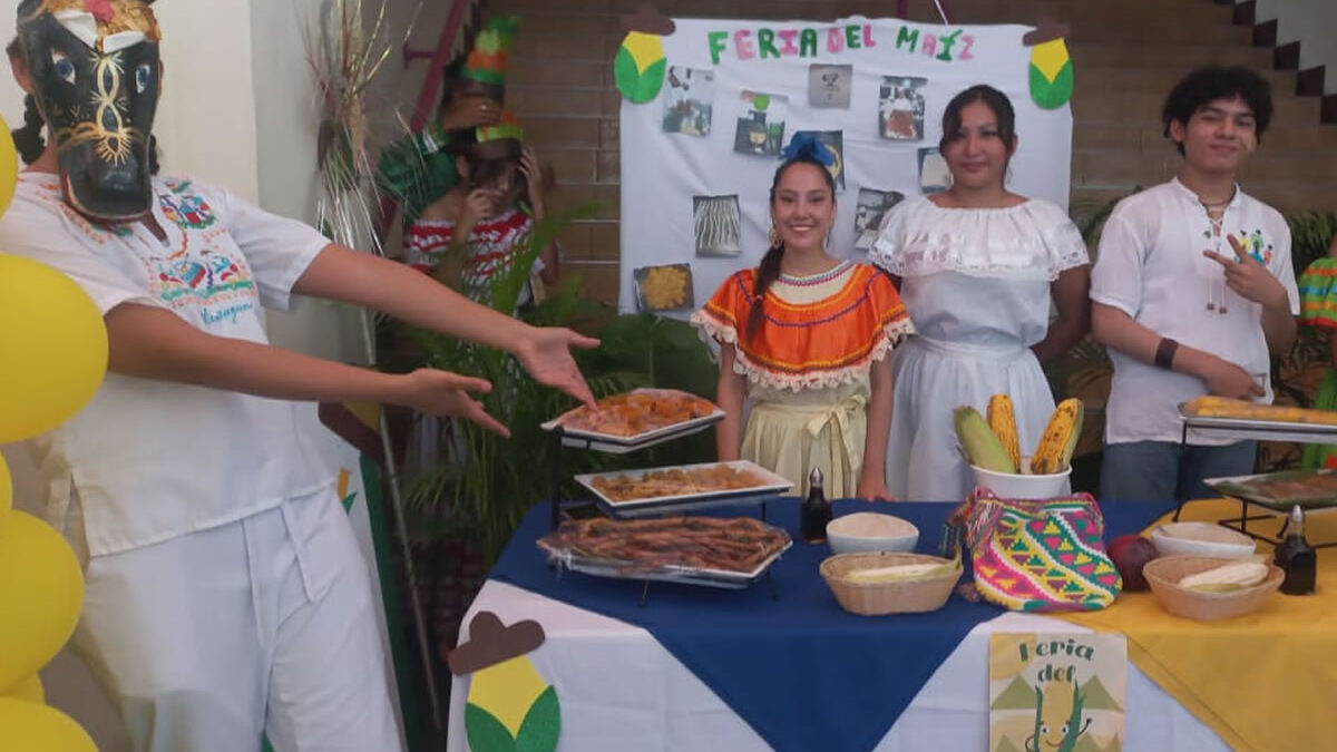 Feria del maíz reúne a más de 500 estudiantes en centro de hotelería y turismo