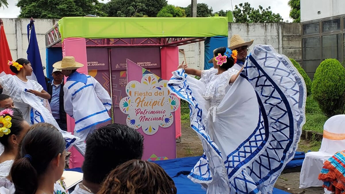 Minjuve celebra el Día Nacional del Huipil con desfiles culturales en toda Nicaragua