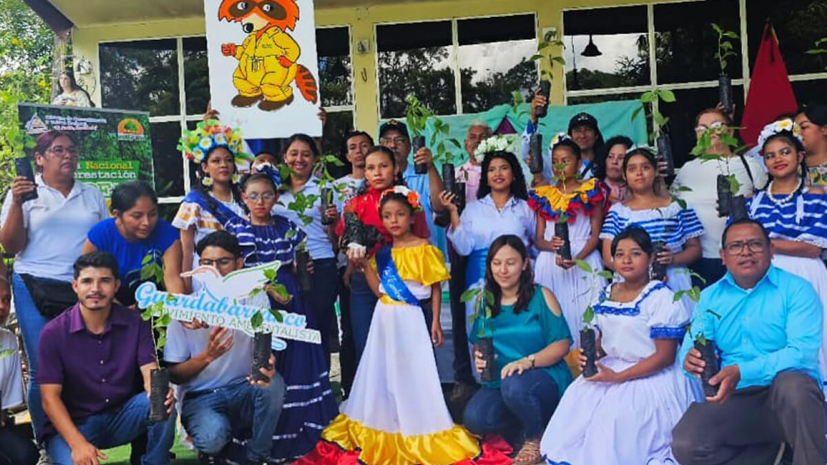 Ocotal: Movimiento Guardabarranco celebra las Fiestas Patrias con siembra de madroños