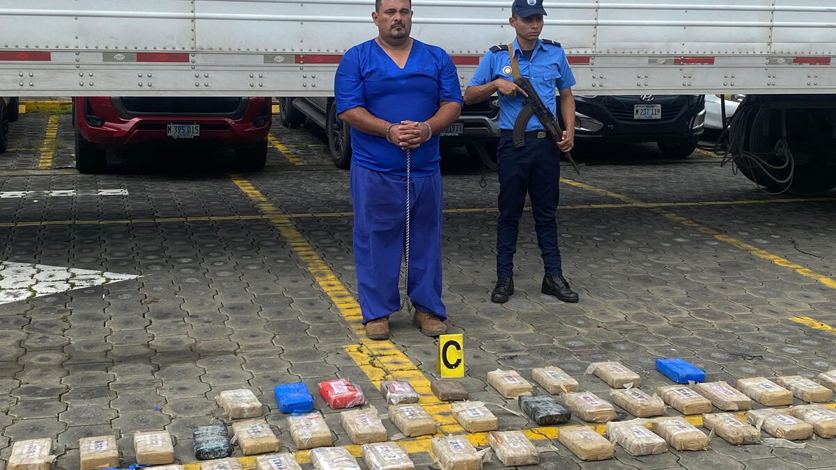 Policía Nacional incauta 55 kilos de cocaína y detiene a un hondureño en Peñas Blancas