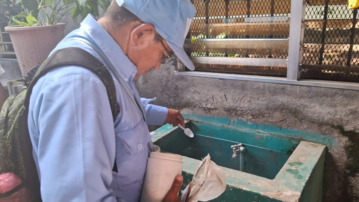 ¡Brigadistas de la salud, no bajan la guardia! intensa jornada contra los zancudos en Managua