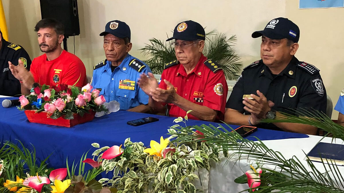 Bomberos nicaragüenses fortalecen sus habilidades para proteger a la población