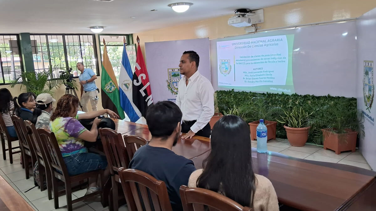 Capacitan a estudiantes en la elaboración de productos a base de yuca