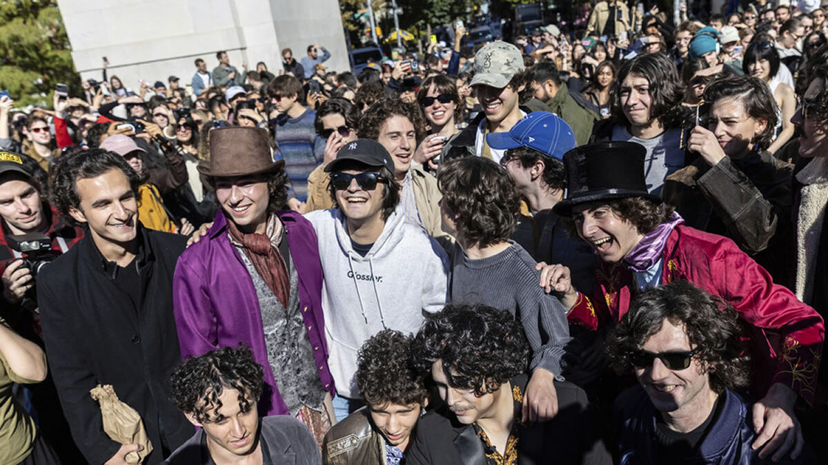 Esto pasó el día en que Timothée Chalamet conoció a cientos de sus clones