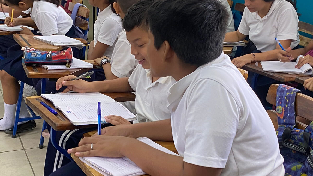 Estudiantes de primaria mejoran sus competencias lectoras a través de Teleclases