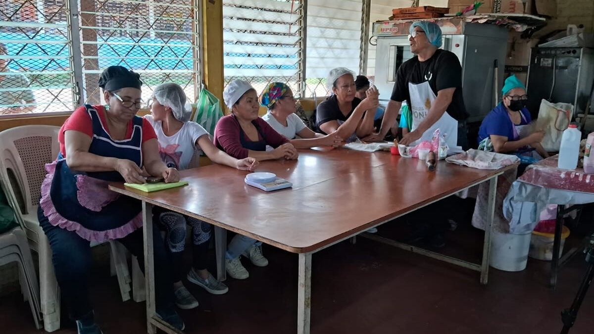 Teleclases para fortalecer ideas de negocios en educación de jóvenes y adultos