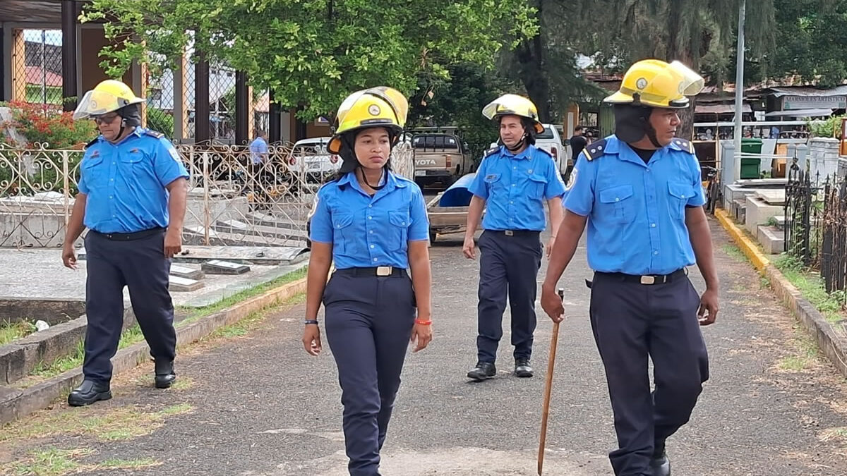 Bomberos realizan inspección de seguridad en el Cementerios General de Managua