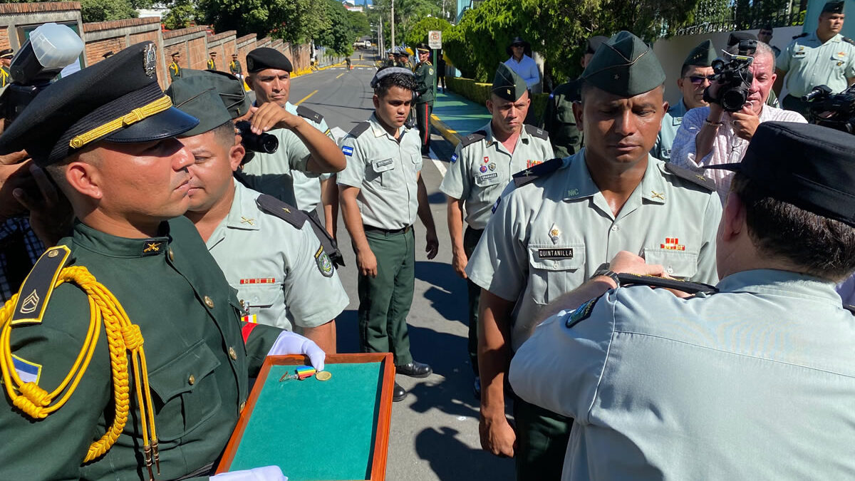 Conmemoran el Día del Soldado de la Patria con ceremonia de homenaje