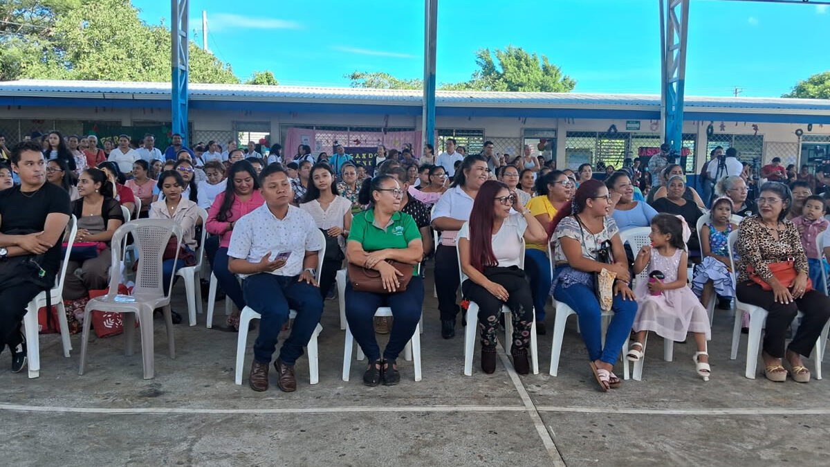 Docentes de colegios públicos participan en el último encuentro pedagógico 2024 