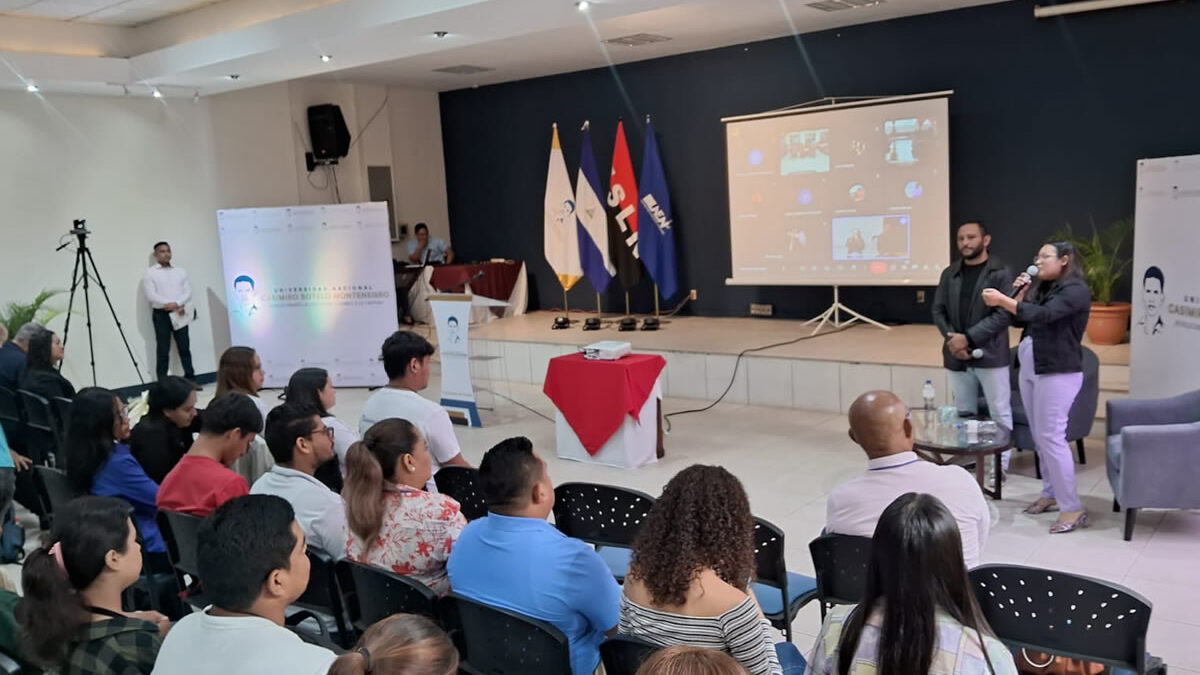 Desarrollan encuentro de comunicadores en la Universidad Casimiro Sotelo