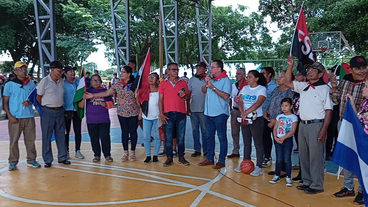 Familias agradecen la remodelación de la cancha deportiva en Jinotepe