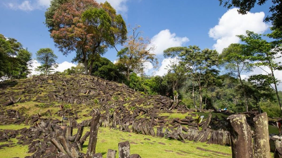 El misterio de Gunung Padang: ¿Obra de hombres o la naturaleza?