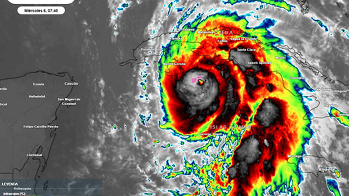 Huracán Rafael amenaza las costas de Yucatán y Veracruz, México