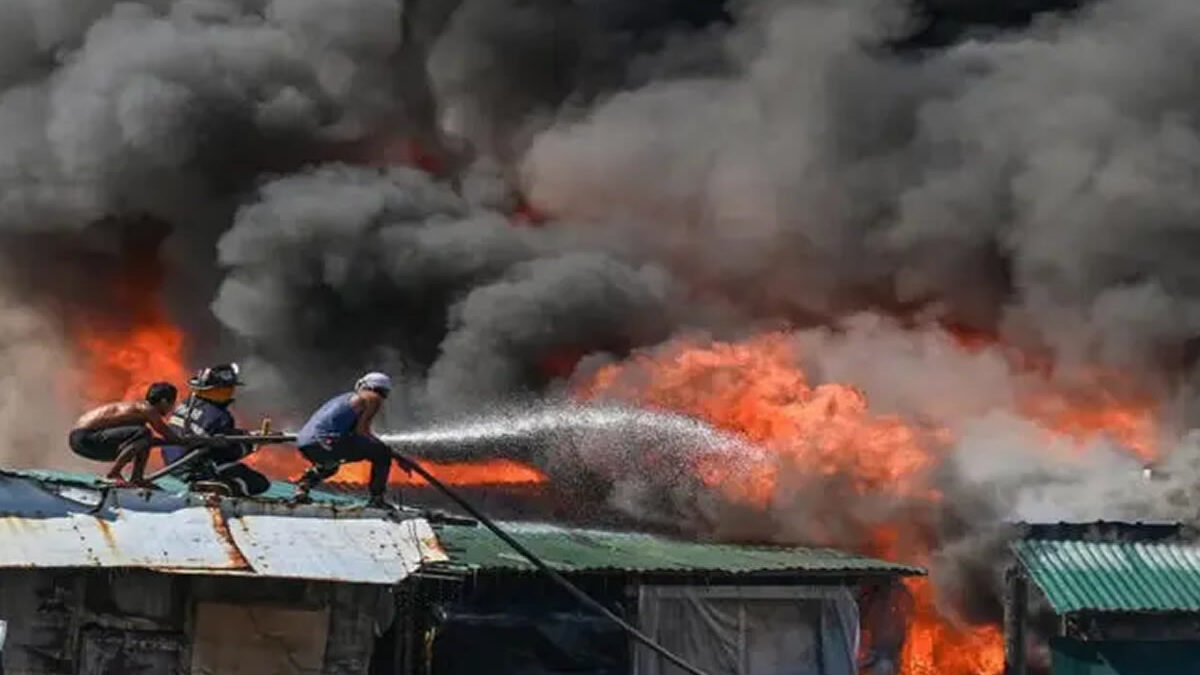 Nuevo incendio arrasa con más de 200 casas  en un barrio de la capital de Filipinas