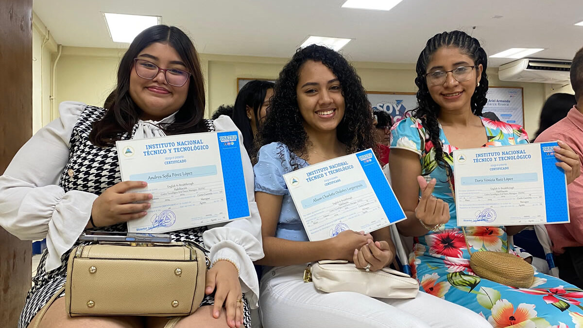 Jóvenes finalizan cursos para dinamizar la Economía Familiar