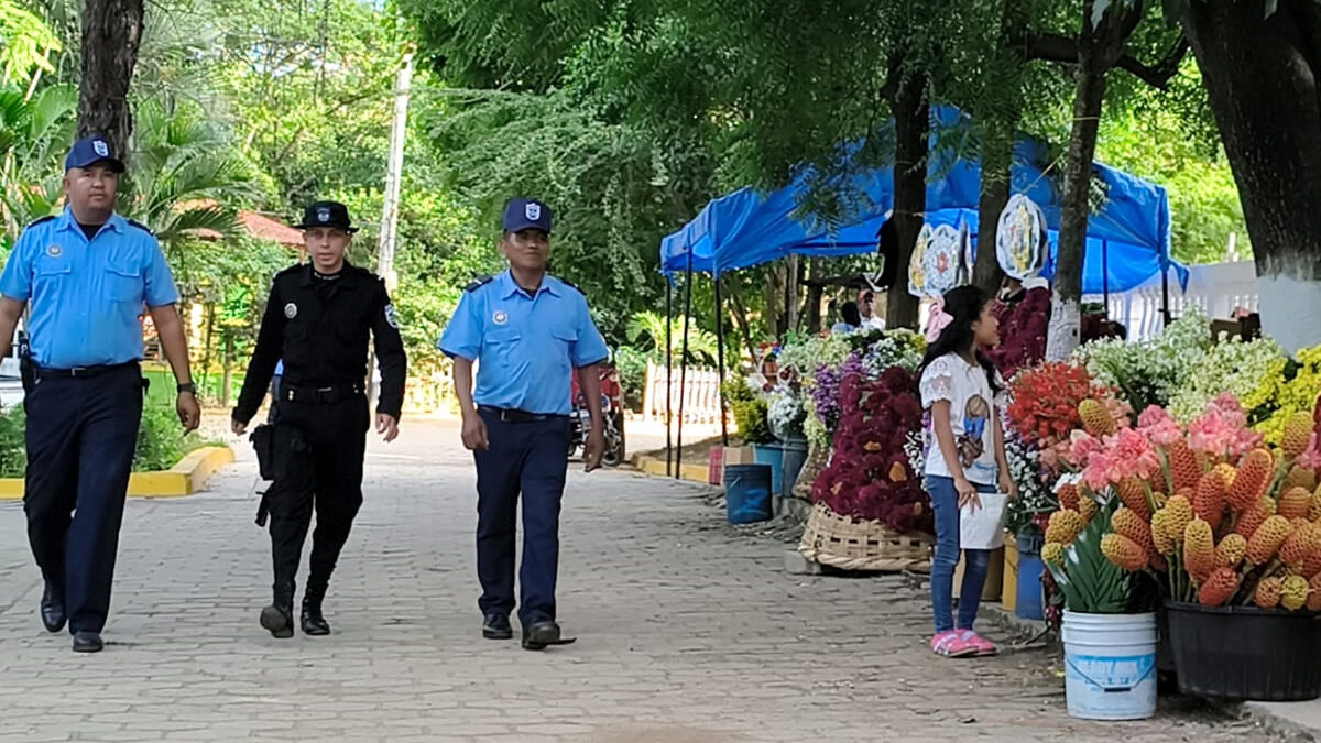 Resguardo policial garantiza seguridad a las familias en cementerios de Nueva Segovia