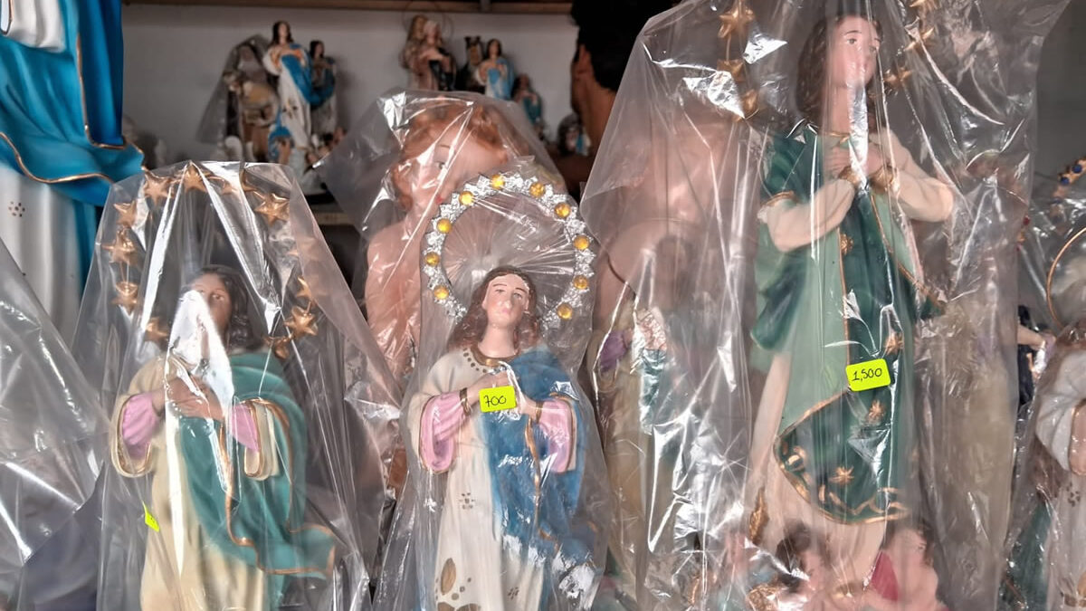 Talleres de imágenes religiosas con buena demanda de vírgenes en temporada mariana