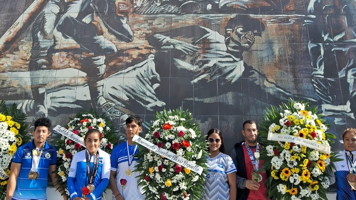 Atletas nicaragüenses rinden tributo a Roberto Clemente, héroe de la solidaridad