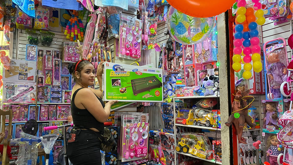 Comercio en los mercados de Managua se dinamiza con regalos navideños