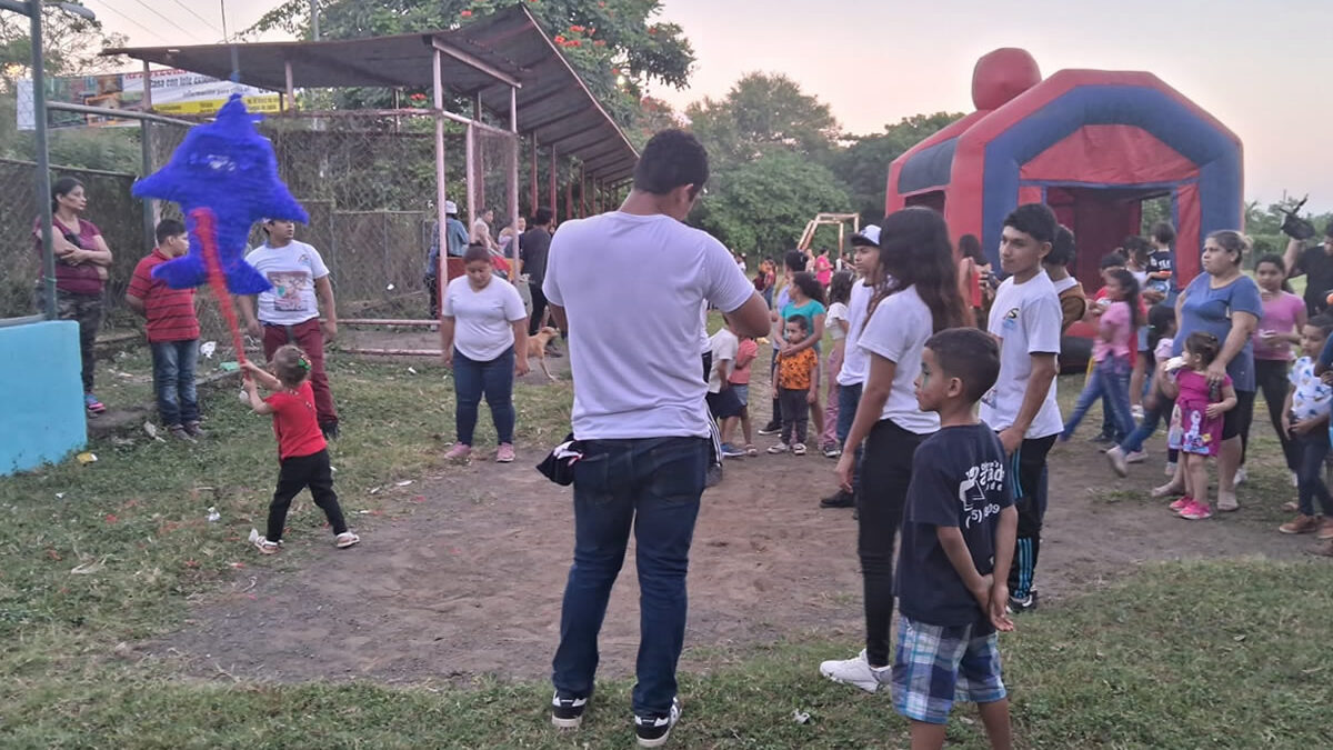 Jóvenes organizan Festival Infantil para el disfrute de las familias en San Antonio Sur