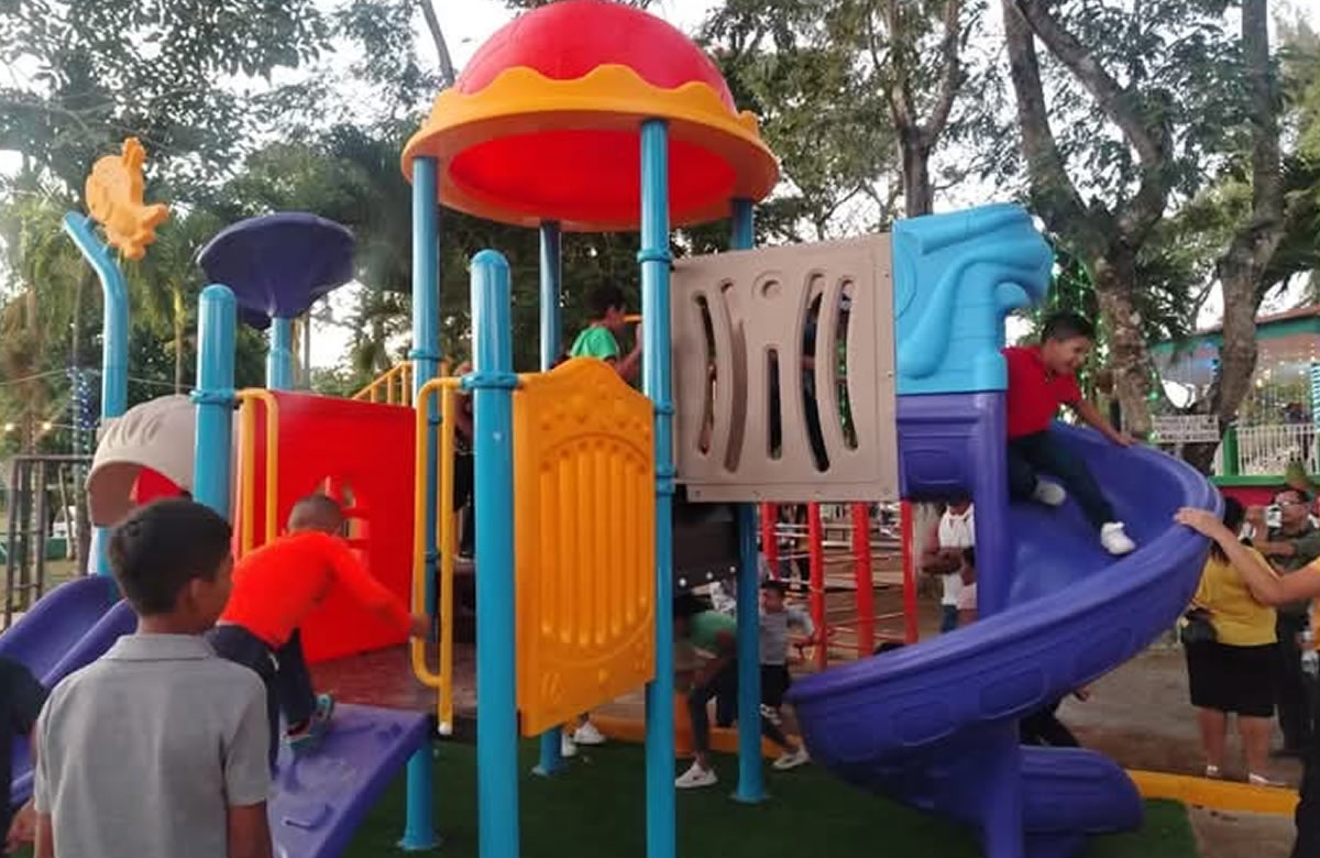 Inauguran modernos juegos infantiles en el parque de Dolores