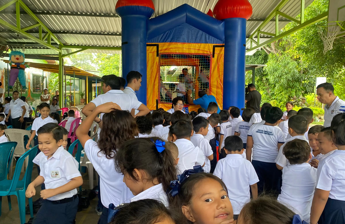 Actividades lúdicas en el regreso a clases del Centro Educativo Eduardo ...