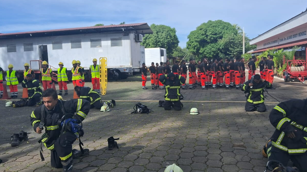 Aspirantes a bomberos inician 2025 con entrenamiento en rescate avanzado