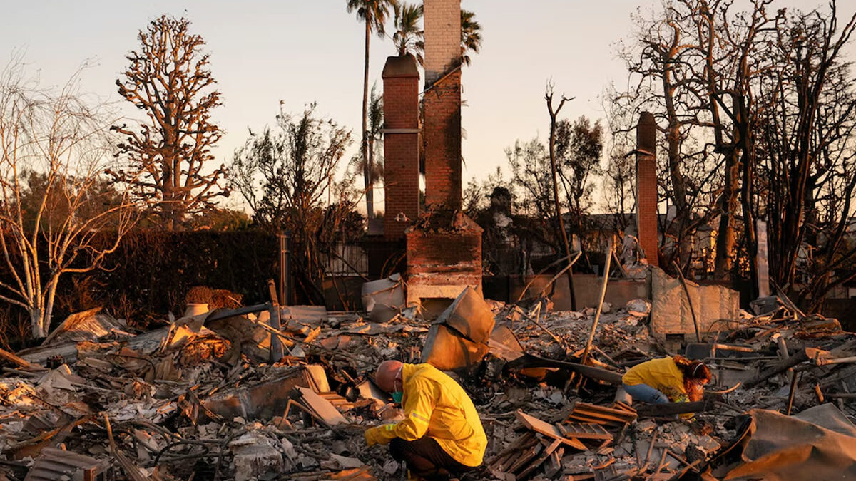 Crece a 24 la cifra de víctimas mortales por incendios en Los Ángeles