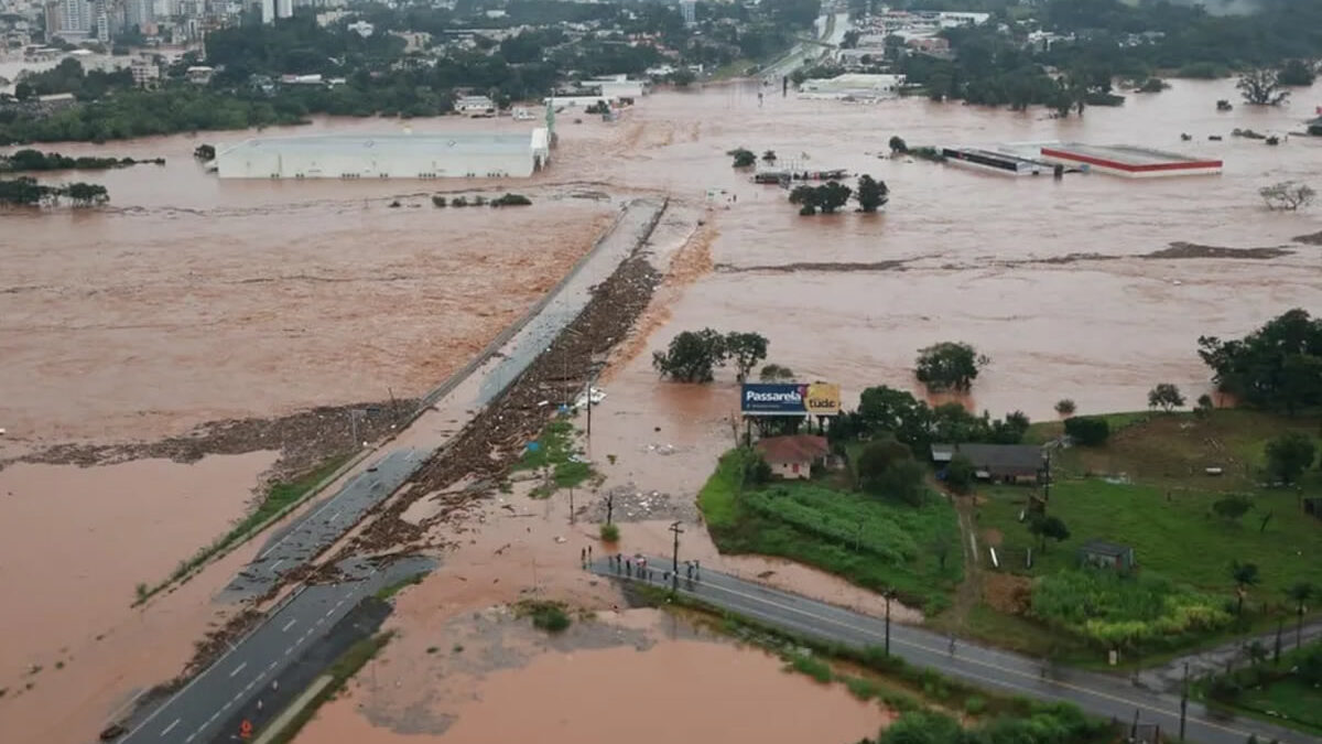 Devastadoras inundaciones paralizan el sur de Brasil