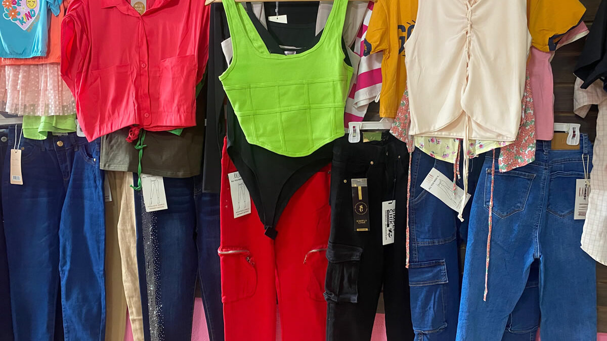 Tiendas de ropa se preparan para ofrecer lo mejor de la temporada de verano