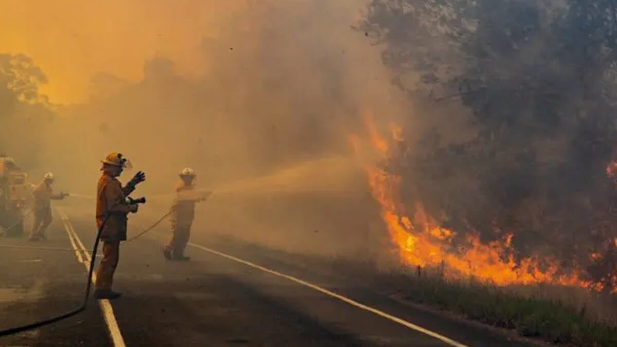 Más de mil personas evacuadas por incendios incontrolables en Australia