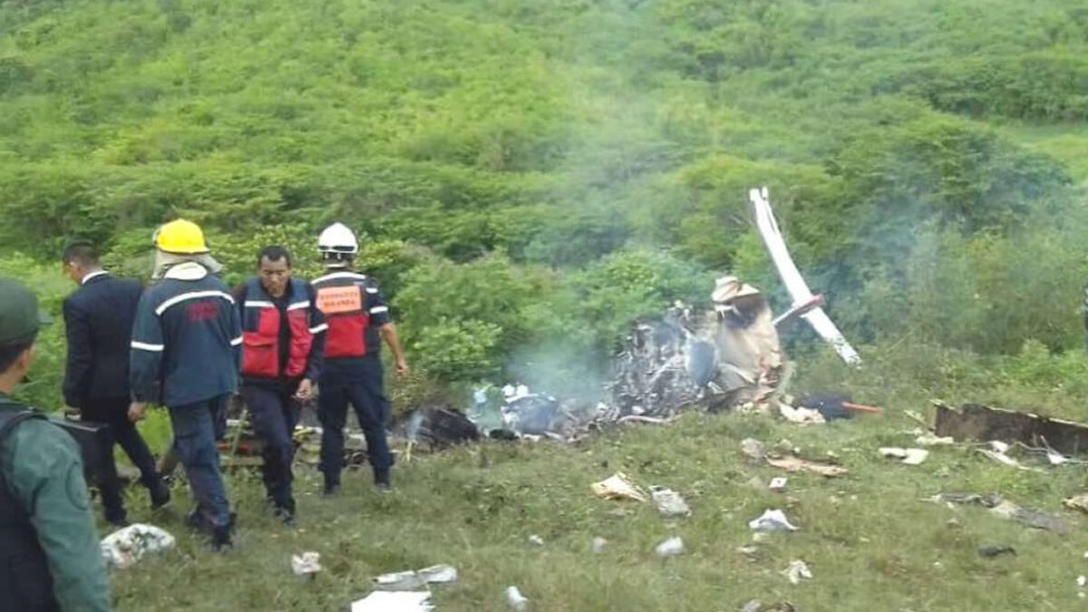 Tres personas fallecen en accidente aéreo en el Cerro Volcán, Venezuela