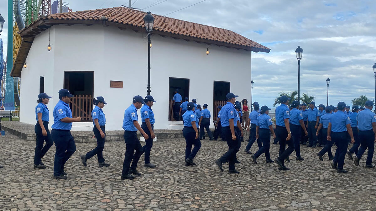 Estudiantes del MINT rinden tributo a Darío en las réplicas de su hogar y museo