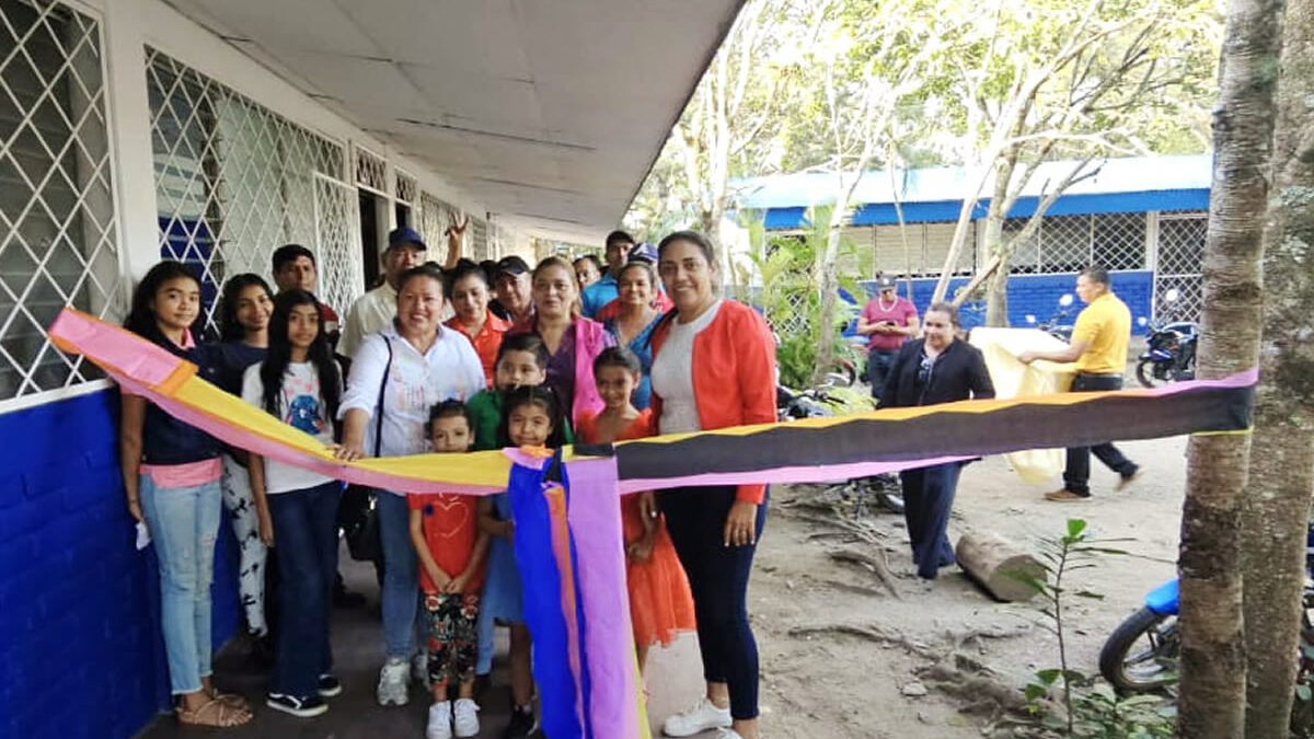 Inauguran escuela rehabilitada en Jalapa en el Día de la Educación