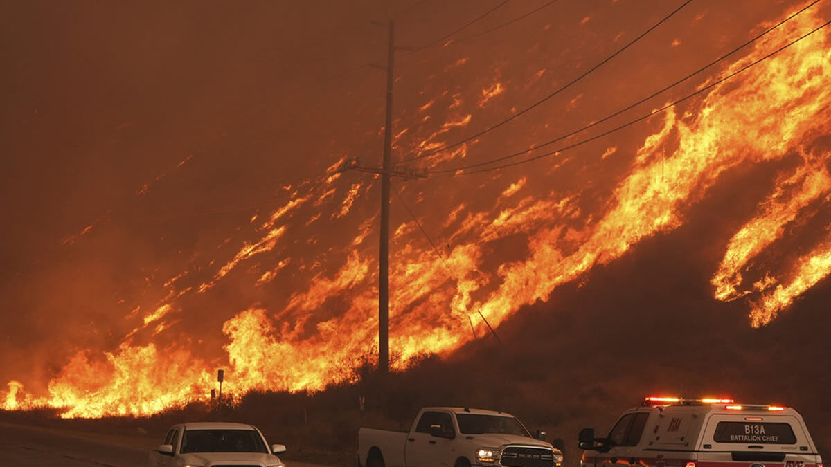 Nuevo incendio en Los Ángeles provoca evacuaciones y alerta por fuertes vientos