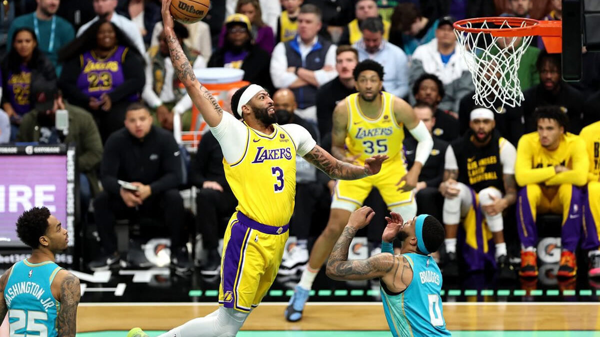 Lakers vencen a Charlotte y consiguen su cuarta victoria consecutiva en la NBA