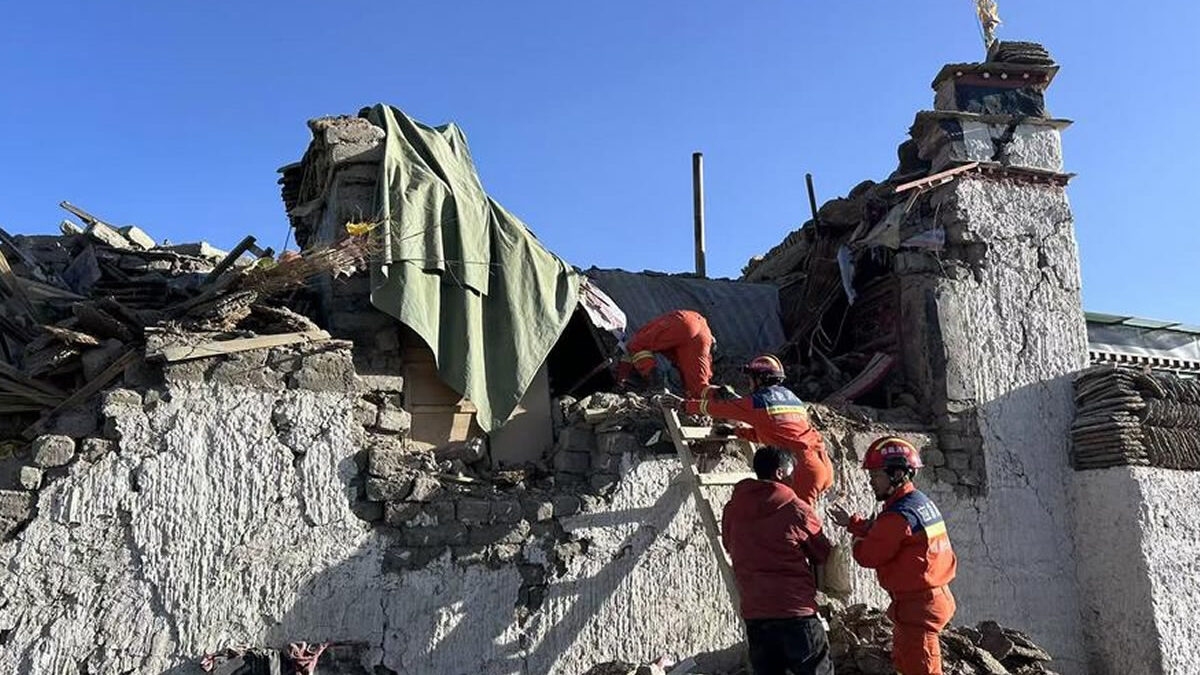 Presidente Xi Jinping intensifica esfuerzos de rescate tras terremoto en China