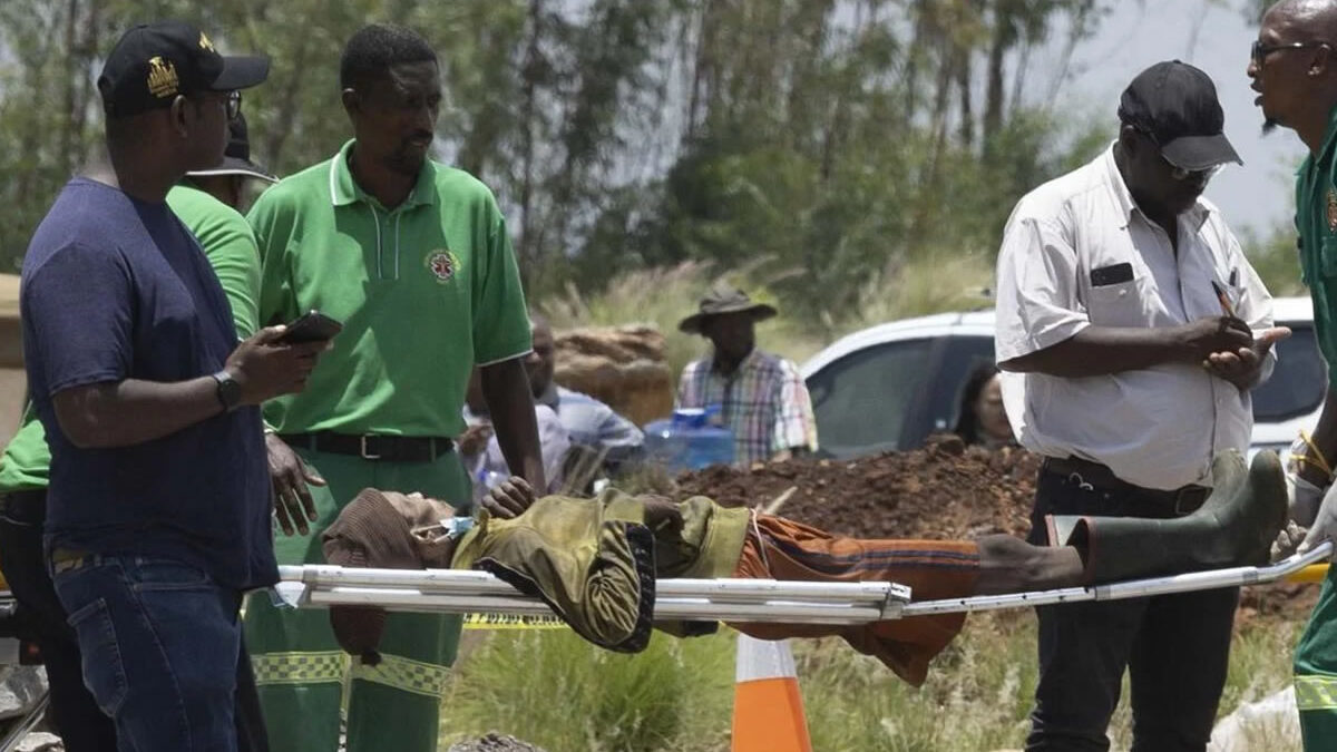 Autoridades recuperan 60 cadáveres en una mina en Sudáfrica