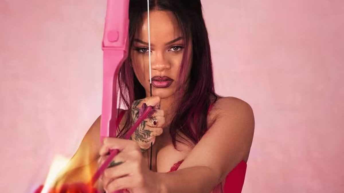 Rihanna deslumbra en lencería roja y reafirma su faceta empresarial