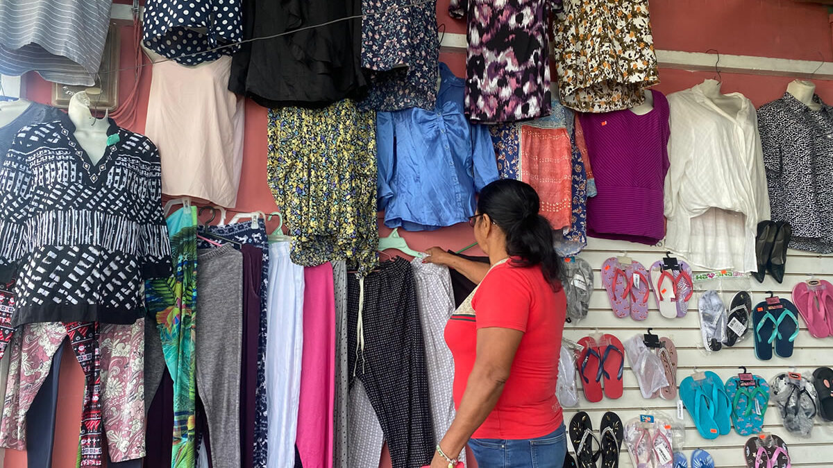 Ropa de segunda mano, una oportunidad para mejorar la economía familiar