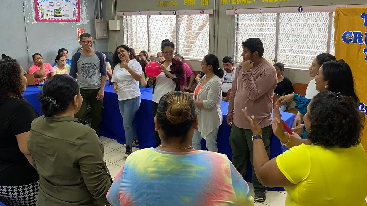 Colegios fortalecen lazos familiares a través del “Taller de Crianza con Ternura”